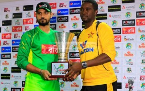 1.+Bangladesh+Zimbabwe+Cricket+Series+Trophy_061112__0003