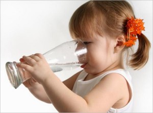 a-children-drinking-one-glass-water