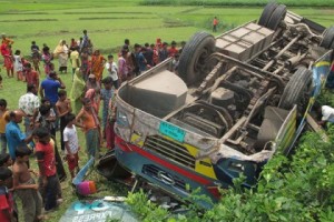 212643_bangladesh_pratidin_jhenidah-kaligonj-accident-photo-25-05-18